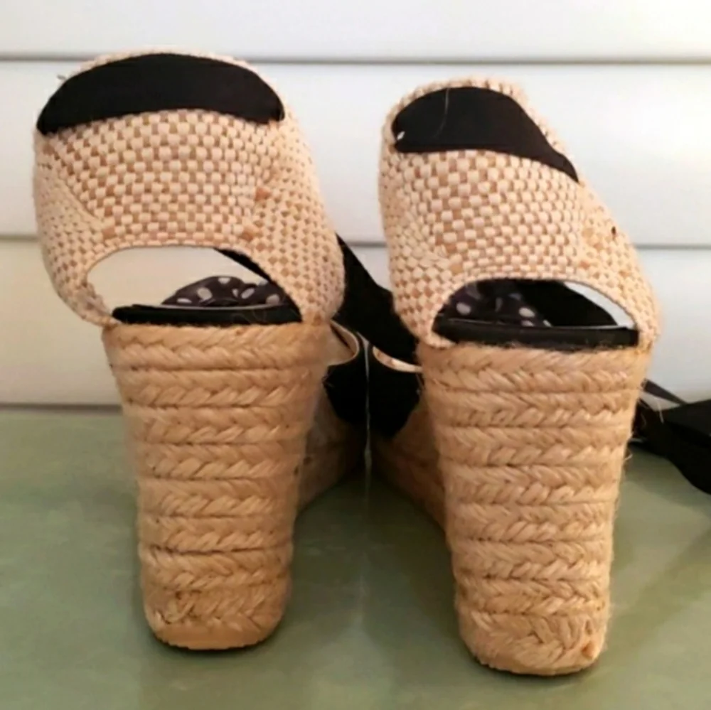 Anne Klein Aubrey Wedge Espadrilles NWT Size 9